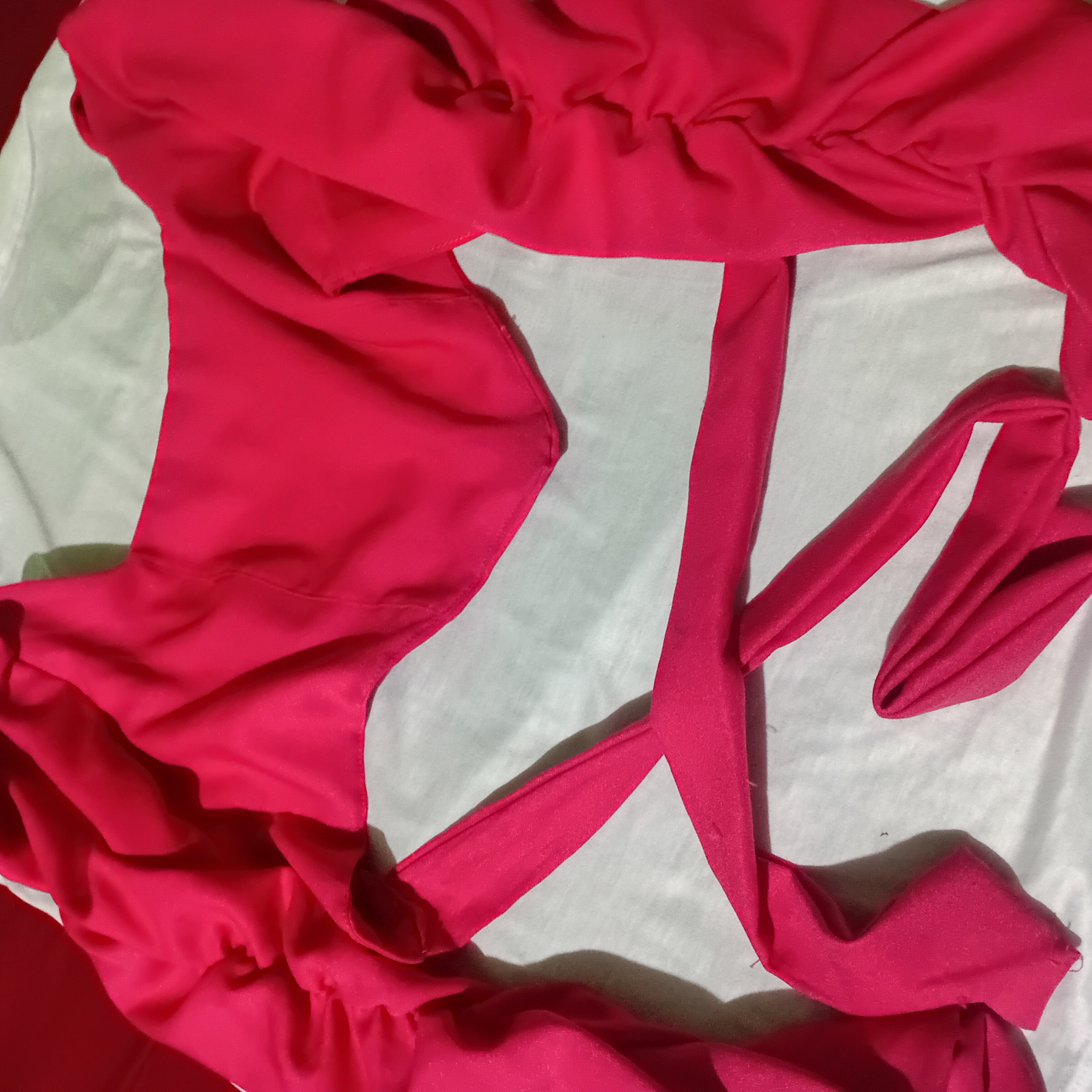 blusa rosa, ela amarra atrás usada poucas vezes