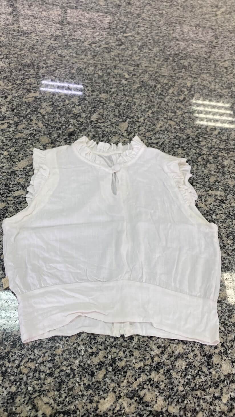 blusa baranca com detalhe na gola