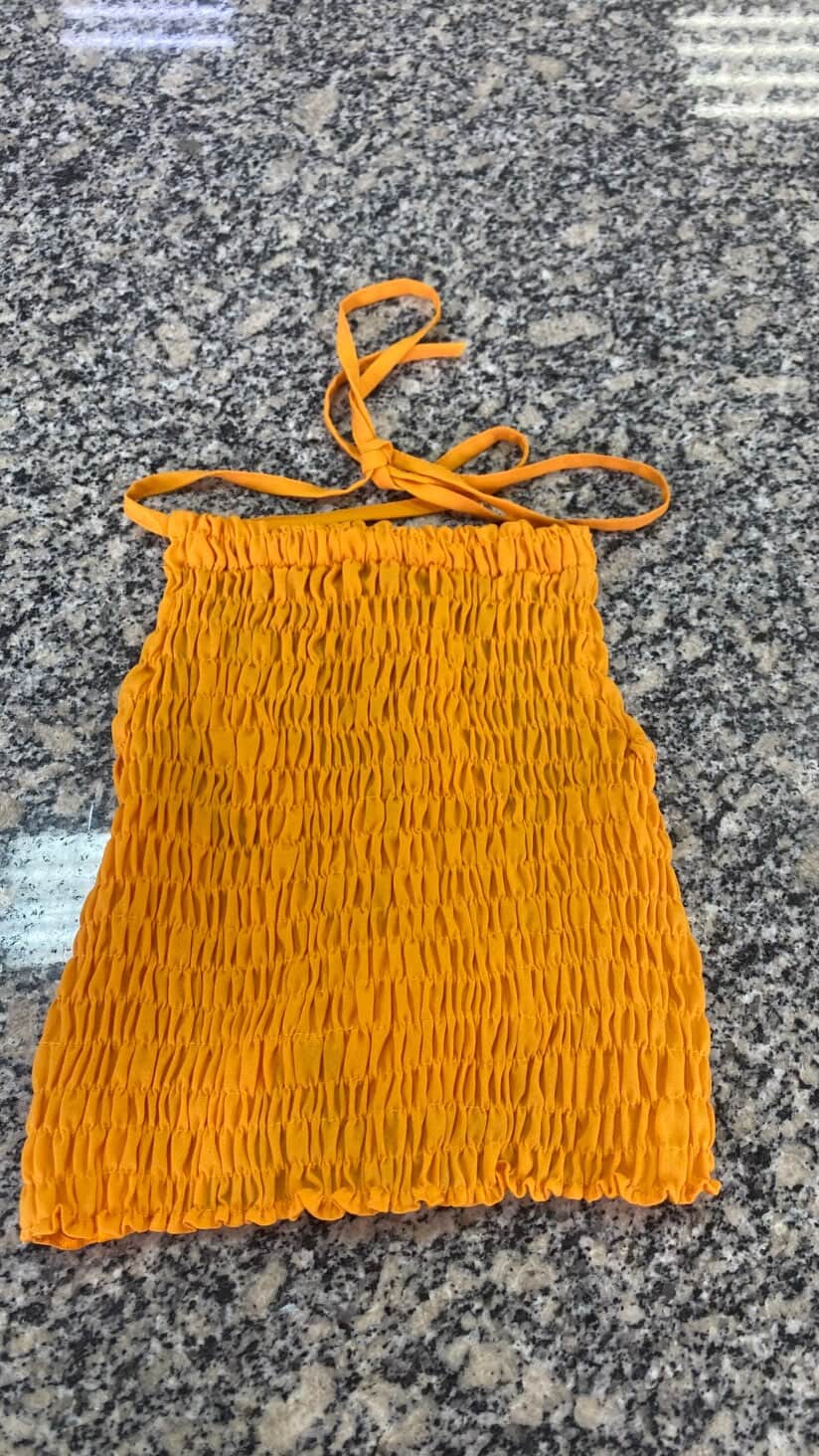 blusa amarela de elastex com amarração nas costas