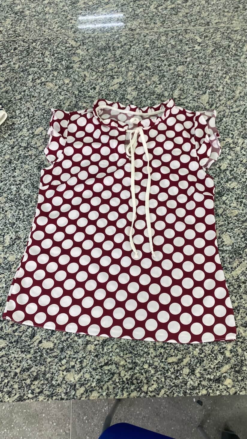 blusa estampada de bolinhas