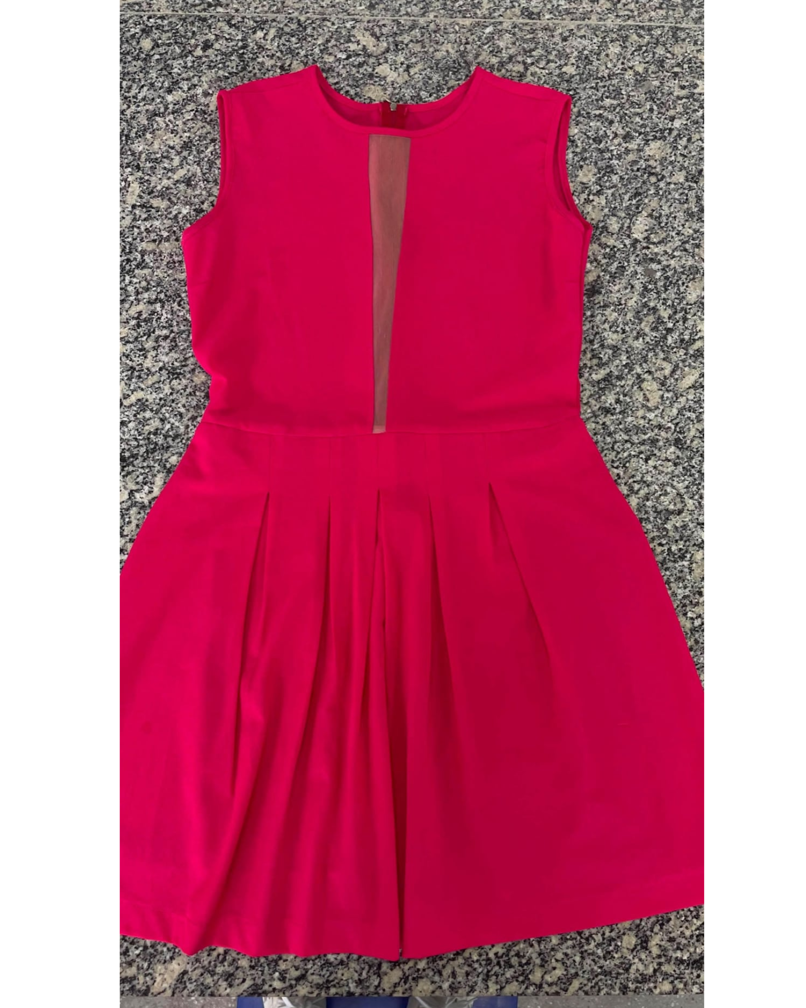 vestido rosa com decote